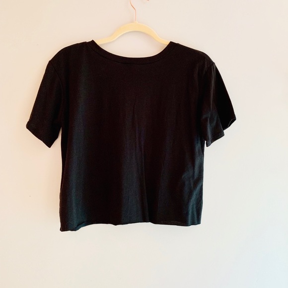 🆕LAST ONE‼️SAUCY CROP TOP - Picture 4 of 7